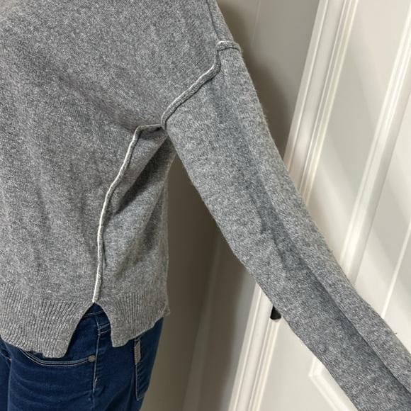 Leo and Sage Cashmere V Neck Tunic Sweater Gray Soft Cozy Revolve Sz XS - Picture 2 of 8